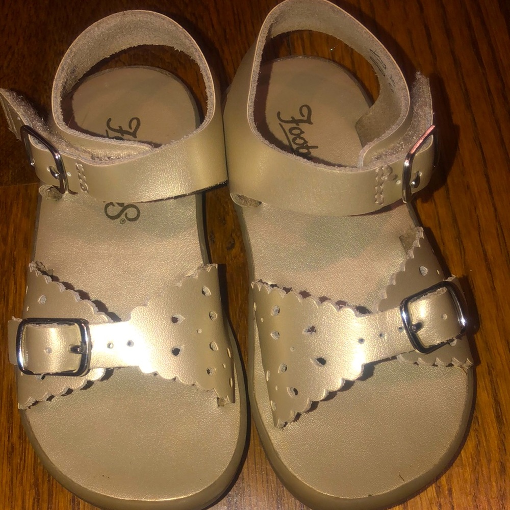 Gold footmates size 7!